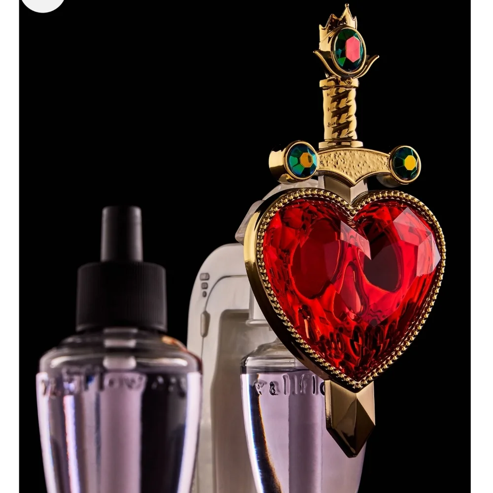 Disney Villains Snow White Evil Queen Poison Pierced Heart Wallflower Plug NEW